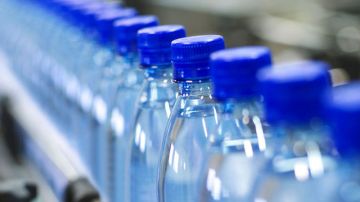 منوبة: حجز أكثر من 50 ألف لتر من المياه المعدنية داخل مخزن عشوائي