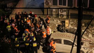 إيران تقصف تل أبيب برؤوس حربية عنقودية ردا على اغتيال لاريجاني