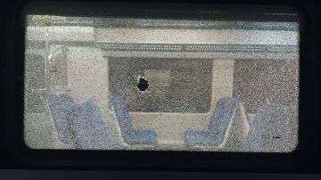 تعرض قطار الضاحية الجنوبية إلى الرشق بالحجارة (صور)