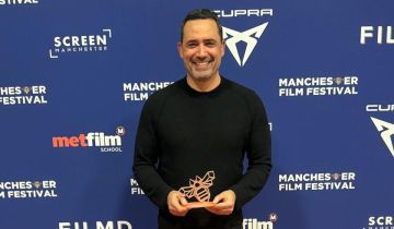 ظافر العابدين يفوز بجائزة أفضل مخرج لفيلم صوفيا بمهرجان مانشستر السينمائي الدولي ظافر العابدين يفوز بجائزة أفضل مخرج لفيلم صوفيا بمهرجان مانشستر السينمائي الدولي