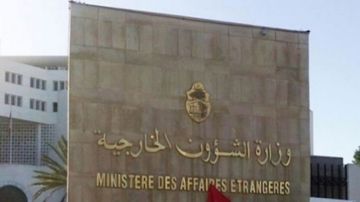 وزارة الخارجية تدعو التونسيين المقيمين في دول الخليج والشرق الأوسط الى الحذر والالتزام بتعليمات دول الاقامة