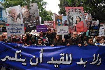 عائلات المعتقلين في تونس تقود الدعوات للتغيير عائلات المعتقلين في تونس تقود الدعوات للتغيير