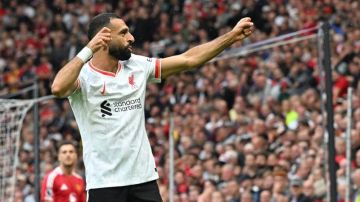 محمد صلاح يعلن رغبته في مغادرة ليفربول… وأسطورة مانشستر يونايتد يشيد بالنجم المصري