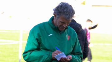 إدارة مولودية الجزائر تعلن الطاقم المساعد للمدرب خالد بن يحيى