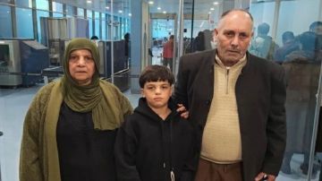 بإذن من رئيس الجمهورية الطفل الفلسطيني إسلام خليل أبو دقة يتوجه من القاهرة إلى تونس للعلاج