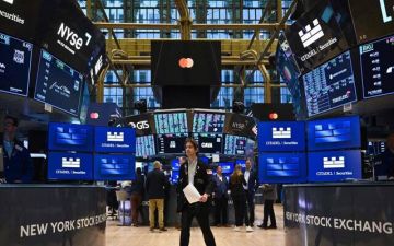  S P 500 يتراجع ويسجل أسوأ أداء أسبوعي منذ أكتوبر 2025