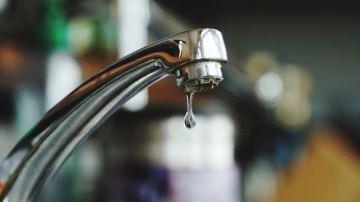 الحمامات.. متساكنو حي الفوارة يشتكون من انقطاع الماء الصالح للشراب 