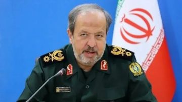 تعيين العميد ابن الرضا نائبا لوزير الدفاع الايراني تعيين العميد ابن الرضا نائبا لوزير الدفاع الايراني