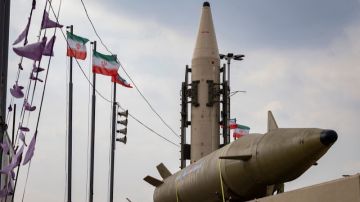 إيران تطلق صاروخين باليستيين على قاعدة أمريكية بريطانية في المحيط الهندي