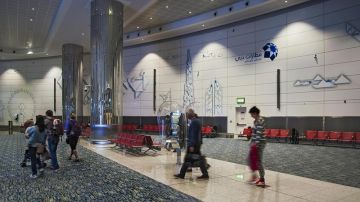 مطارات دبي تستأنف نشاطها جزئيا