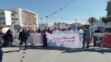 سيدي بوزيد ...وقفة احتجاجية لعدد من المعطلين عن العمل من أصحاب الشهائد العليا