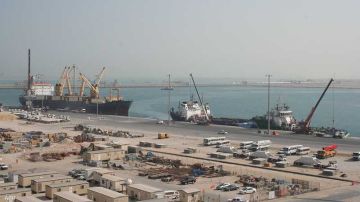 إصابة سفينة بمقذوف قبالة سواحل قطر