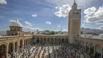 عزل وإعفاءات ونقل تعسفية ...ماذا يحدث في وزارة الشؤون الدينية؟