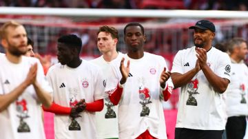 بايرن ميونخ بطلاً لألمانيا.. والأنظار تتجه نحو الثلاثية التاريخية