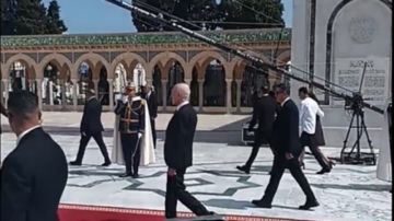 رئيس الجمهورية يشرف على موكب إحياء الذكرى 26 لوفاة الحبيب بورقيبة