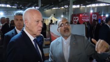 زيارة رئيس الدولة لجناح ايران بمعرض تونس الدولي للكتاب (فيديو)