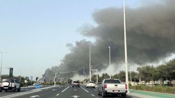 أبوظبي: حرائق في مصنع بتروكيماويات جراء سقوط شظايا بعد اعتراض جوي أبوظبي: حرائق في مصنع بتروكيماويات جراء سقوط شظايا بعد اعتراض جوي