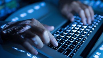 المستهدفون أطفال ونساء وشباب ...شبكات تبتز ضحاياها بفيديوهات جنسية