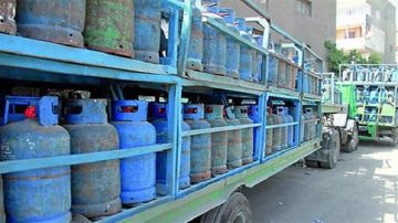 حادث مروع بالمحرس ... انقلاب شاحنة قوارير غاز ووفاة سائقها على عين المكان