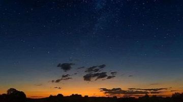 طقس الليلة.. صاف مع امكانية ظهور ضباب محلي اخر الليل