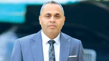 المونديال يقترب والحمزاوي يستقيل ... «حَرب» مصالح وصلاحيات في جامعة الكرة