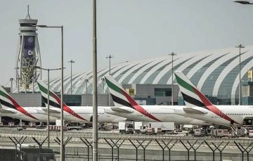 ملياردير في دبي يحذر من إفلاس شركات الطيران