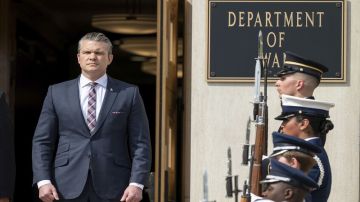 الديمقراطيون في الكونغرس الأمريكي يتحركون لعزل وزير الحرب