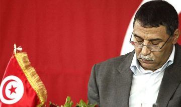 الأستاذ المرزوقي يعزي المعتقل السياسي عبد الحميد الجلاصي في وفاة أمه الأستاذ المرزوقي يعزي المعتقل السياسي عبد الحميد الجلاصي في وفاة أمه