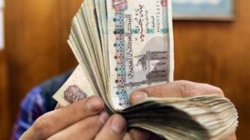 مصر ترفع الحد الأدنى للأجور إلى 8 آلاف جنيه شهريا