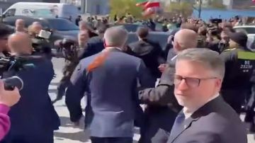 نجل شاه إيران يتعرض لاعتداء في برلين