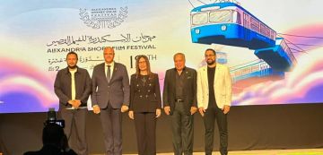 نجوم الفن على البساط الأحمر في افتتاح مهرجان الإسكندرية للفيلم القصير