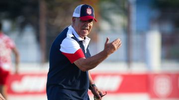 فوزي البنزرتي أمام لجنة الانضباط… ماذا ينتظر مدرب النادي الإفريقي؟