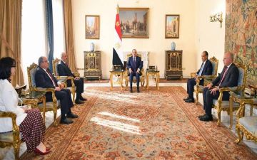 السيسي يشدد على تكثيف التشاور بين مصر والجزائر في ظل الظروف التي تمر بها المنطقة