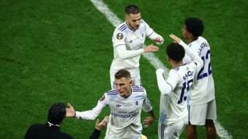 أستون فيلا يتوج بالدوري الأوروبي على حساب فرايبورغ أستون فيلا يتوج بالدوري الأوروبي على حساب فرايبورغ