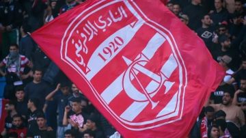 من اللطخات إلى التتويج جماهير النادي الإفريقي بطل الحكاية من اللطخات إلى التتويج جماهير النادي الإفريقي بطل الحكاية