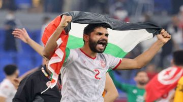 بلال العيفة: لاعب النادي الإفريقي دائما مظلوم في المنتخب الوطني بلال العيفة: لاعب النادي الإفريقي دائما مظلوم في المنتخب الوطني