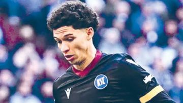 قال إن رواية المدرب مغلوطة ونفى خبر رفض تمثيل المنتخب   .. بن فرحات يعكس الهجوم على اللّموشي
