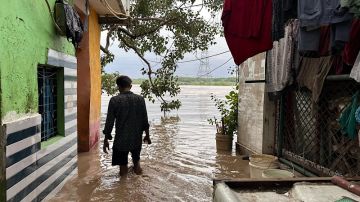 فيضانات مفاجئة تضرب تكساس الأمريكية فيضانات مفاجئة تضرب تكساس الأمريكية