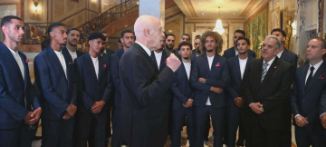 قرطاج: لقاء الرئيس بأعضاء المنتخب قبل مغادرته أرض الوطن للمشاركة في كأس العالم لكرة القدم قرطاج: لقاء الرئيس بأعضاء المنتخب قبل مغادرته أرض الوطن للمشاركة في كأس العالم لكرة القدم