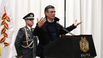 بعد 6 أسابيع من الاحتجاجات..رئيس بوليفيا يعلن حالة الطوارئ بعد 6 أسابيع من الاحتجاجات..رئيس بوليفيا يعلن حالة الطوارئ