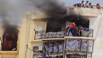 بعد إنقاذه لطفلين في حريق.. أحمد بن بلة يقدم عرضا لتوظيف الشاب الجزائري البطل