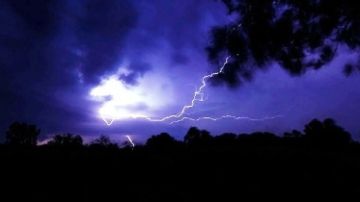 طقس الليلة.. خلايا رعدية مصحوبة بأمطار بهذه المناطق طقس الليلة.. خلايا رعدية مصحوبة بأمطار بهذه المناطق