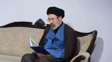 نائب إيراني يكشف مراسلات سرية بين المرشد والمفاوضين ويقع تحت الملاحقة القضائية نائب إيراني يكشف مراسلات سرية بين المرشد والمفاوضين ويقع تحت الملاحقة القضائية