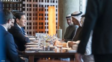 محمد بن زايد يستقبل وزير الخارجية الأميركي