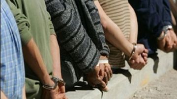 بينهم إبنا شقيق رجل اعمال موقوف في قضية التآمر.. ايقاف 17 شخصا ضمن شبكة دولية لترويج المخدرات بينهم إبنا شقيق رجل اعمال موقوف في قضية التآمر.. ايقاف 17 شخصا ضمن شبكة دولية لترويج المخدرات