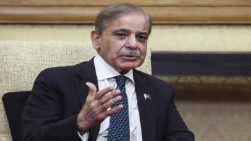 رئيس وزراء باكستان.. ترامب وبزشكيان وقعا على مذكرة تفاهم إسلام آباد التاريخية رئيس وزراء باكستان.. ترامب وبزشكيان وقعا على مذكرة تفاهم إسلام آباد التاريخية