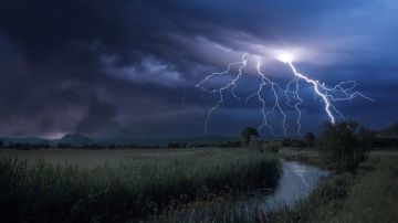 طقس الليلة.. خلايا رعدية مصحوبة بأمطار غزيرة بهذه المناطق طقس الليلة.. خلايا رعدية مصحوبة بأمطار غزيرة بهذه المناطق