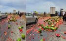 سوسة: انزلاق شاحنة محملة بالدلاع يتسبب في وفاة شخص و إصابة آخرين (فيديو)