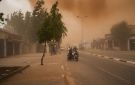 عاصفة رملية تهز مدينة دوز و الجهات المجاورة (فيديو)