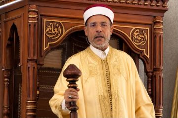 صفاقس: قرار رئاسي يلغي اعفاء الشيخ فتحي الرباعي من الإمامة و الخطابة (فيديو) صفاقس: قرار رئاسي يلغي اعفاء الشيخ فتحي الرباعي من الإمامة و الخطابة (فيديو)